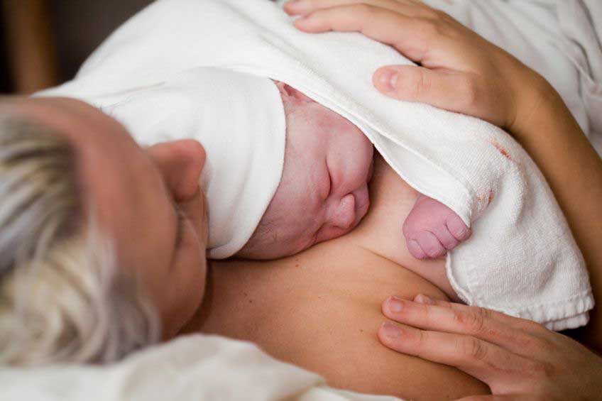 Những lưu ý về chế độ ăn uống cho các mẹ sau khi sinh mổ | ViCare 5