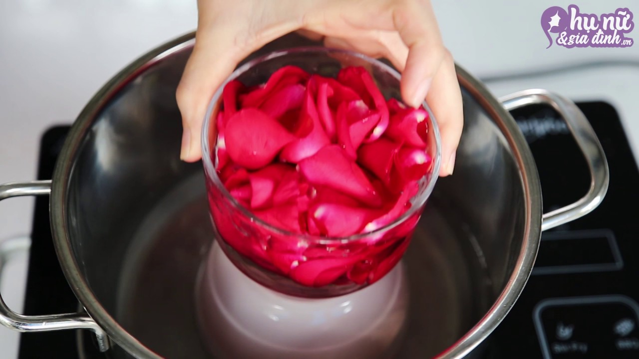 Cách làm nước hoa hồng dưỡng da tại nhà | how to make rose water 4