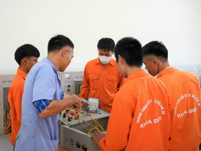 Top 08 Trường Dạy Nghề Điện Công Nghiệp Uy Tín Ở Nghệ An 5 Top 08 Trường Dạy Nghề Điện Công Nghiệp Uy Tín Ở Nghệ An 3